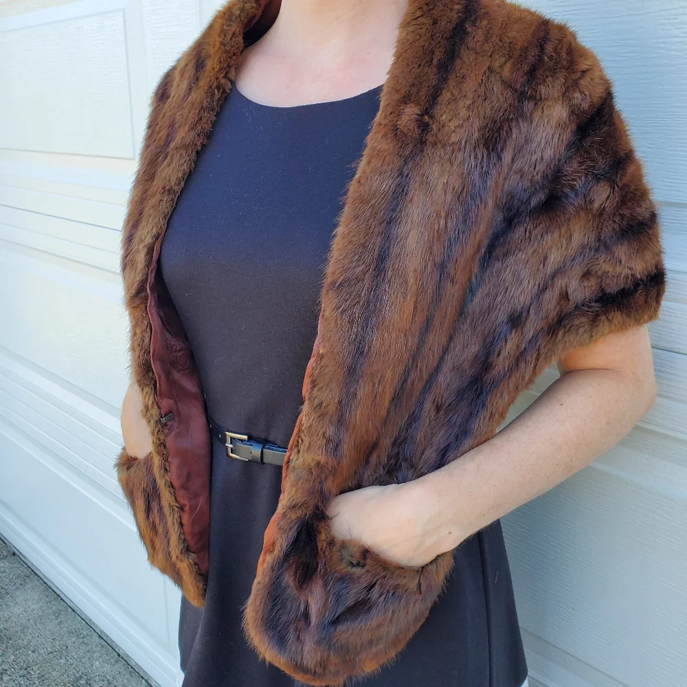 Vintage real fur shawl stole with pockets S/M